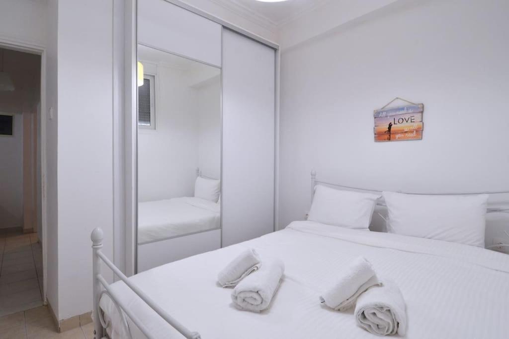 Minimal Apartment At The Foot Of The Odeon Of ... Atena Exterior foto