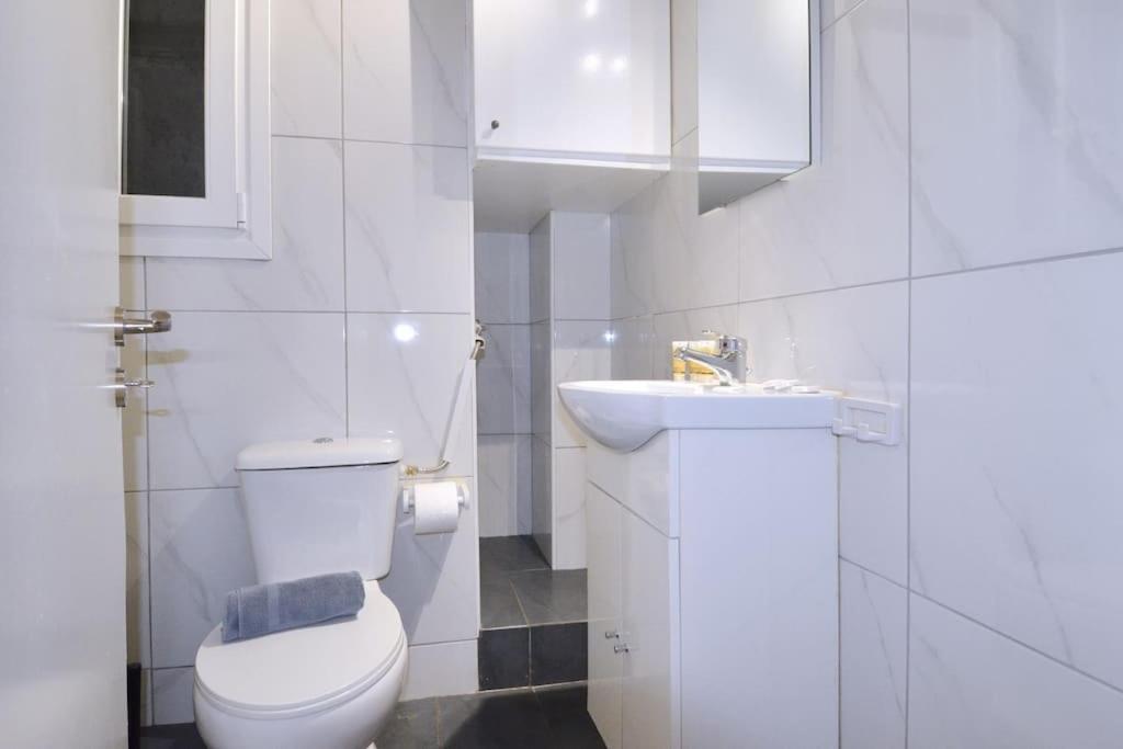 Minimal Apartment At The Foot Of The Odeon Of ... Atena Exterior foto