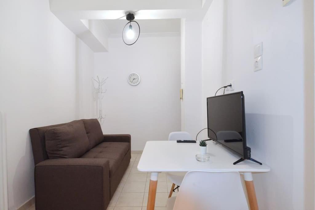Minimal Apartment At The Foot Of The Odeon Of ... Atena Exterior foto